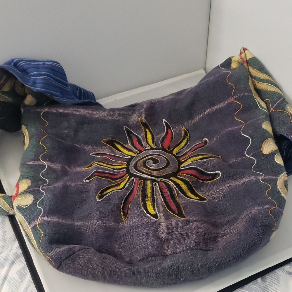 Embroidered Sunburst Women's Shoulder Bag